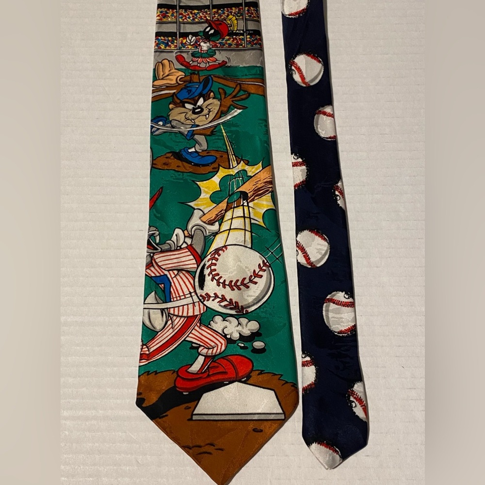 Looney Tunes Mania VTG 1994 bugs bunny and Taz baseball necktie